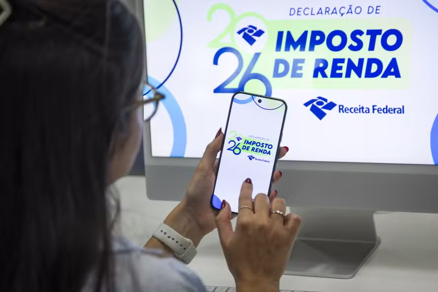 O fim do "preenchedor de dados": Por que o seu IRPF exige um verdadeiro Arquiteto Fiscal
